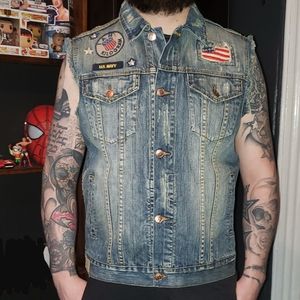 Brand New Vest  L with no tags.
